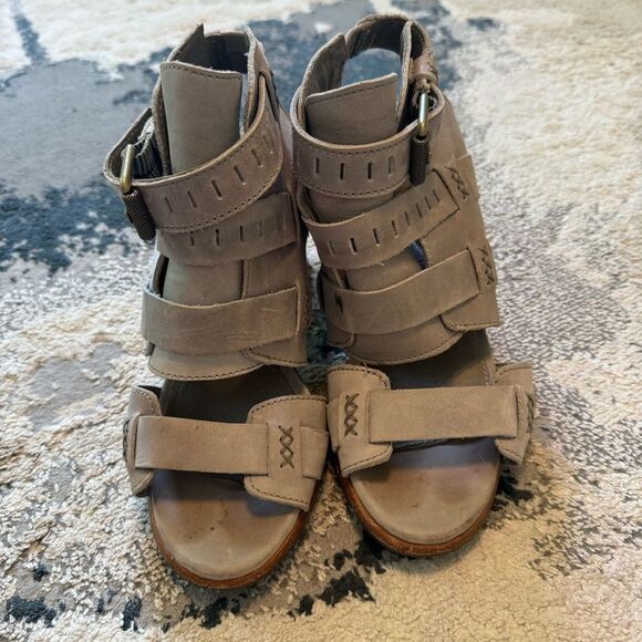 Sorel Nadia Buckle Leather Heeled Sandal in Grey/Kettle Size 8 - Picture 6 of 12